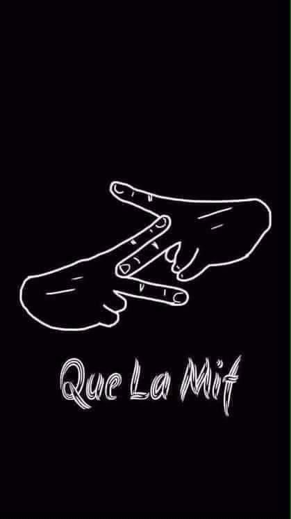 Leur symbole avec les mains, qui signifie « QLF », soit « Que la Famille ».